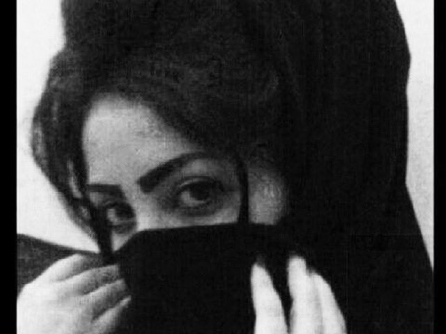 aaallaaa55's tweet photo. #_خل  

الجمال يتكلم

ويعبر براحه عن نفسه

فديت النظره لا سلهم

اعطيه مليون على خمسه

ماهمني عالمي  لو اظلم

وقد أشرق علينا من امسه

عين وكحل وملثم

والخال بالخد لها قسمه https://t.co/1dT51x9NjF