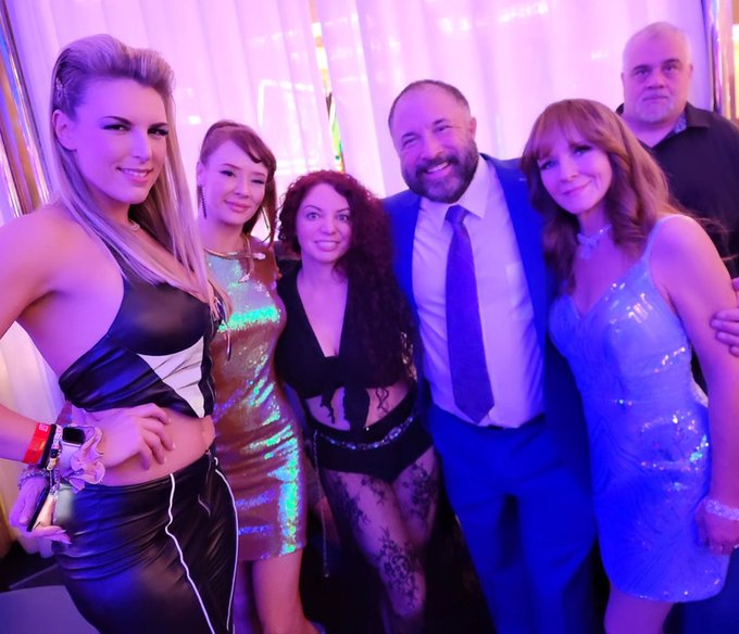 Amazing Thursday Treat last night with great friends, great drinks, and great times at my favorite lounge<a href="/tag/livingthedream"class="tags"><span>#livingthedream</span></a><a href="/tag/thursdaytreat"class="tags"><span>#thursdaytreat</span></a><a href="/tag/thursdayselfie"class="tags"><span>#thursdayselfie</span></a>