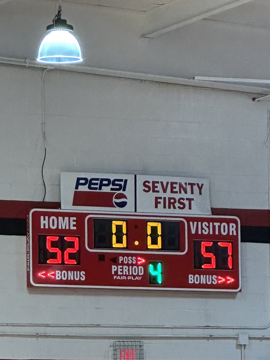 Mindy_McCarthy3's tweet photo. @SVTigersWBB pulls off the 4Q comeback over 71st

Nahmiah Aekins ‘24 finished with 17
Zakiera Gaillard ‘25 had 13💪🏻 https://t.co/NhYBh5cquP