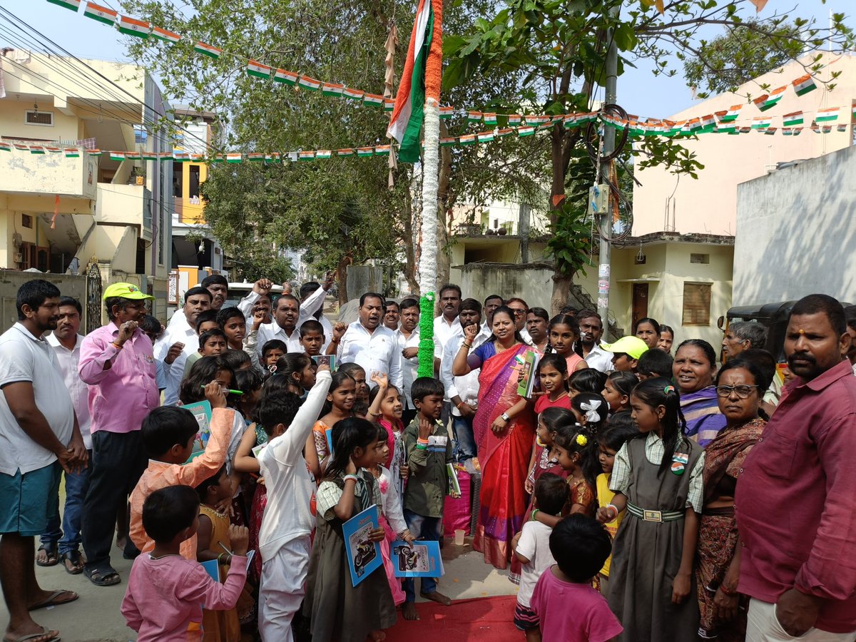 PravveenB's tweet photo. Hoisted the National flag in Chilkanagar Division on the occasion of 75th Republic Day of India 🇮🇳 with freedom in mind, faith in heart, memories in souls. #RepublicDay2024 https://t.co/ChRKAwwyEB
