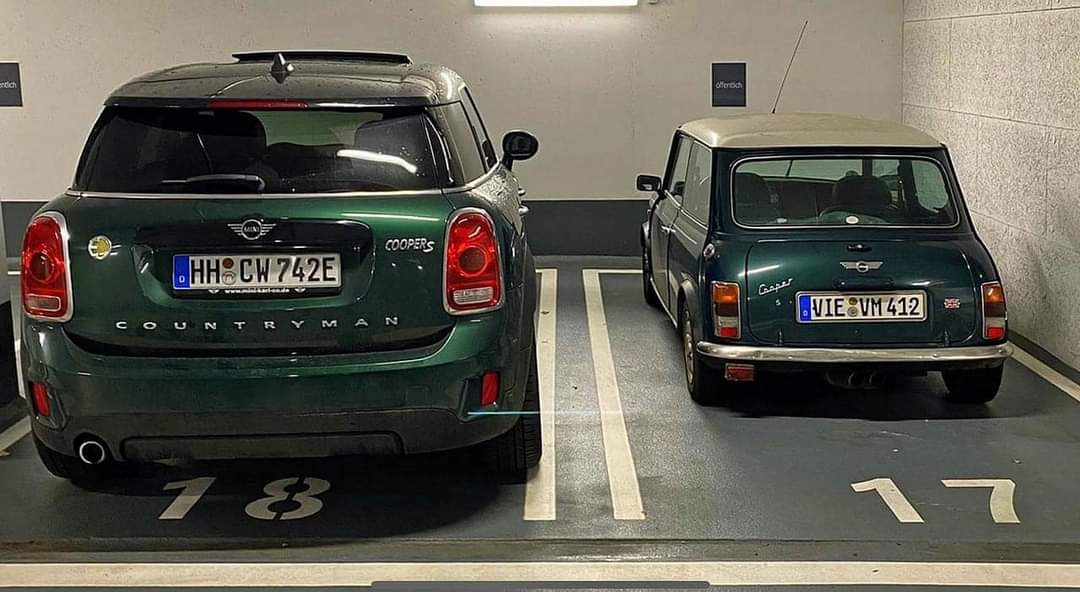 Photos_KP's tweet photo. One original Mini and one BMW pretending to be a Mini which has consumed all the left over mince pies from December...
@LeahRebeccaUK 😂😂😂 https://t.co/fARkadFFq9
