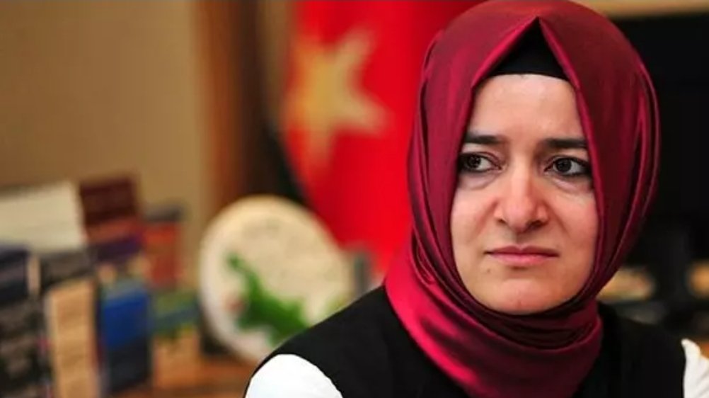 ABD 'de Yuksek lisans yapmak için İBB den 85 bin 791 dolar ve ayrıca 20 bin 289 liralık burs alıp geri ödemeyen hakkında inceleme başlatılan AK Parti Genel Başkan Yardımcısı Fatma Betül Sayan Kaya
Bu topraklar ana muhalefete asla emanet edilemez demiş.
Aynen böyle kıyak burs
