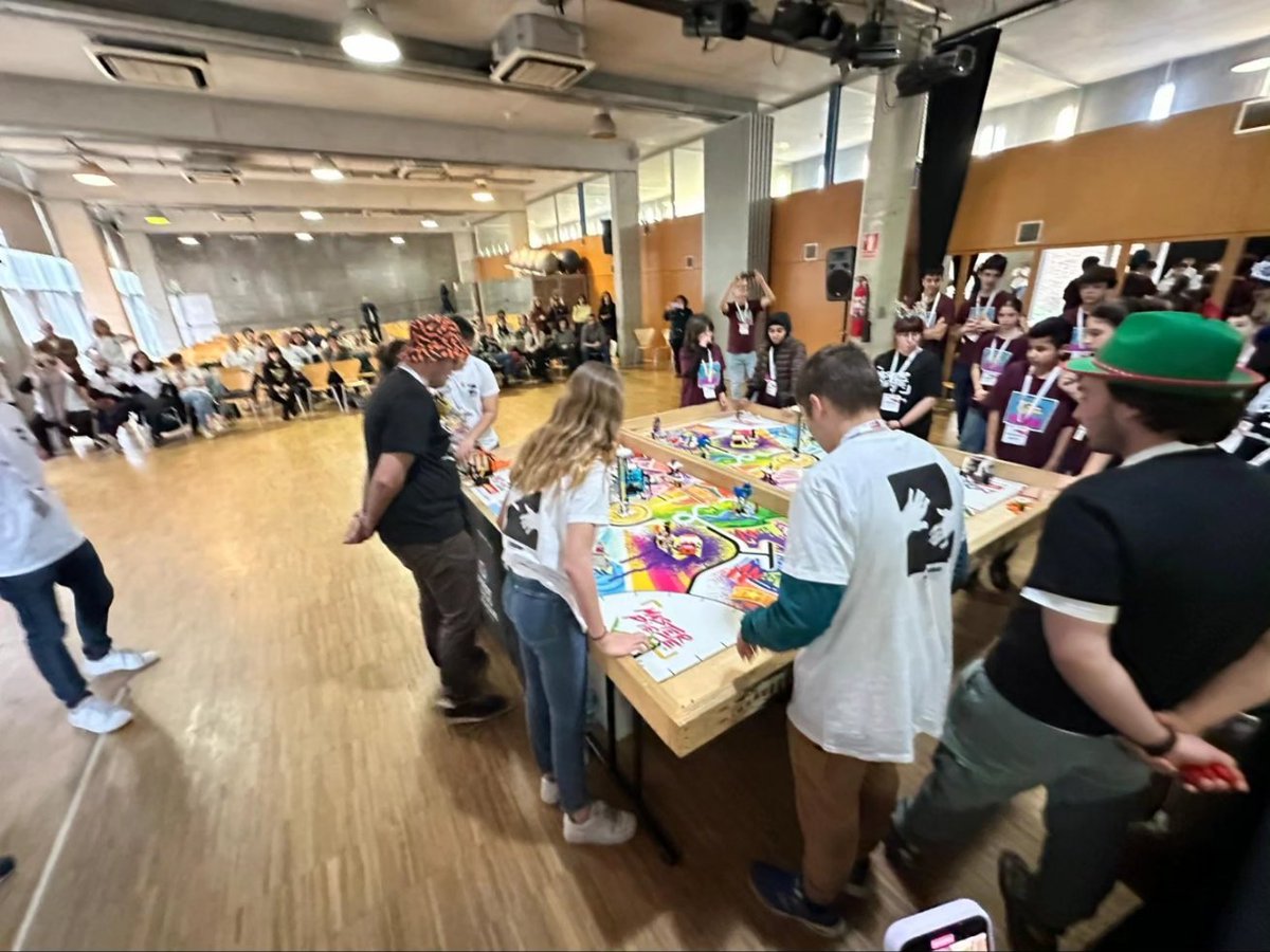 FEPSantRamon's tweet photo. L'equip #Zala de la @fll_spain ha guanyat el joc del robot i ha obtingut una nominació al national innovation award al torneig d'avui a Barcelona #moltmesquerobots #FSRsteam https://t.co/3D3nVUuuQi