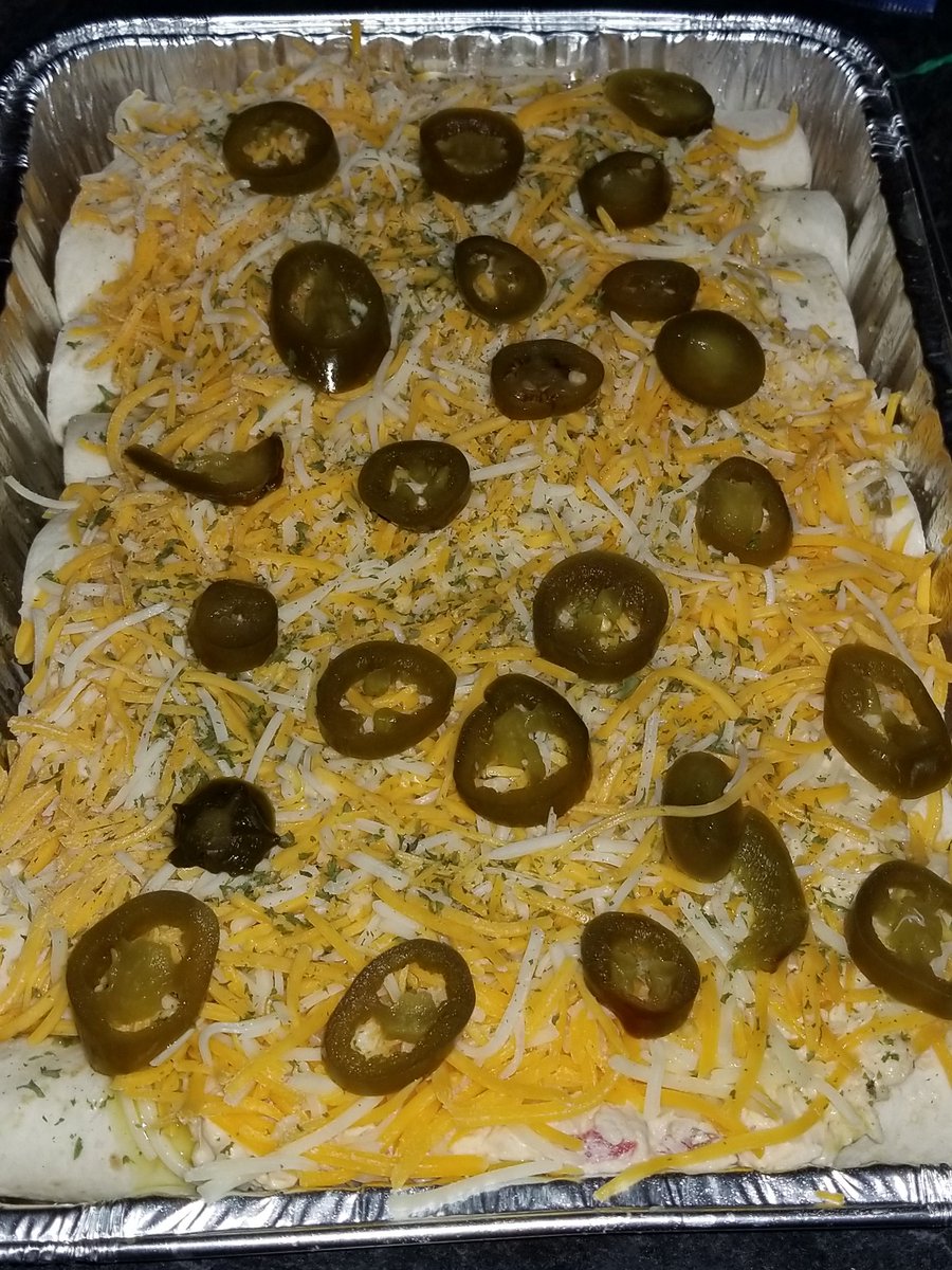 ShowponyCowgirl's tweet photo. @VKs_Host just finished assembling these. Made 4 pans so everybody I love can have fresh *spicy* chicken enchiladas while they watch the fookery bowl tomorrow. #CookingWithLove
#FoodForFamily
#LoveMyFamily https://t.co/MKCFOgcuzj