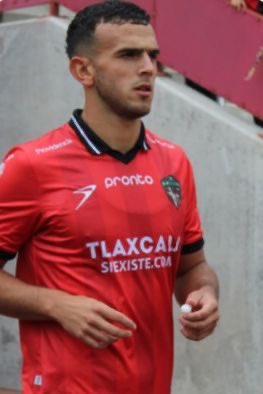 Embajadores_gol's tweet photo. “La liga es parecida a la B de Uruguay. Mucho roce y hay que estar muy “bicho”, muy físico. Estar muy atento porque los zagueros te va a buscar y no hay VAR y me gusta más, a pesar de recibir muchos golpes. Es raro que no haya porque en lo económico están bien”

📞Bruno Barja https://t.co/FvqGiTO2E0