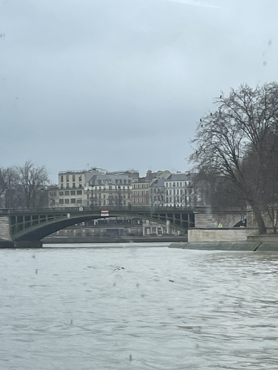 SVSMFL's tweet photo. River Cruise on the Bateaux Parisien #svs #GCSEFrench #schooltrips https://t.co/uGaDYhwHlG