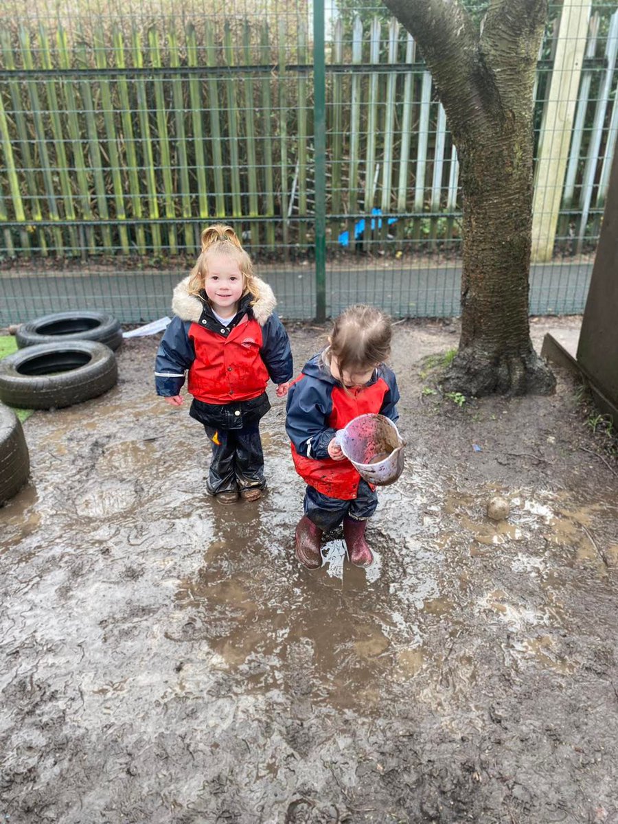 CastlewayEYFS's tweet image. Our #EYFS children just love the chance to play in the mud! They had fun jumping, digging and splashing yesterday.  #WeAreCastleway #ExploringTogether
