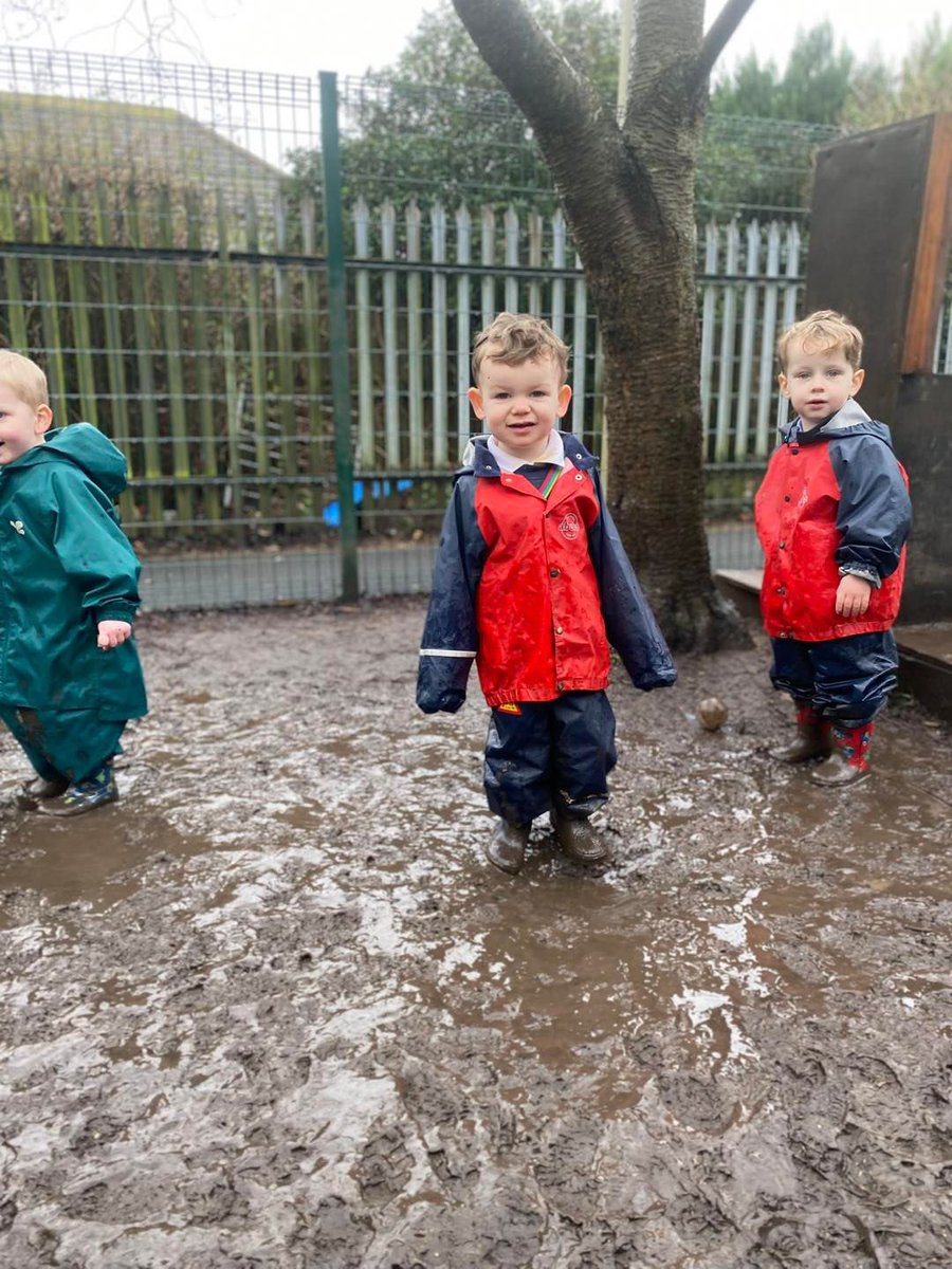 CastlewayEYFS's tweet image. Our #EYFS children just love the chance to play in the mud! They had fun jumping, digging and splashing yesterday.  #WeAreCastleway #ExploringTogether