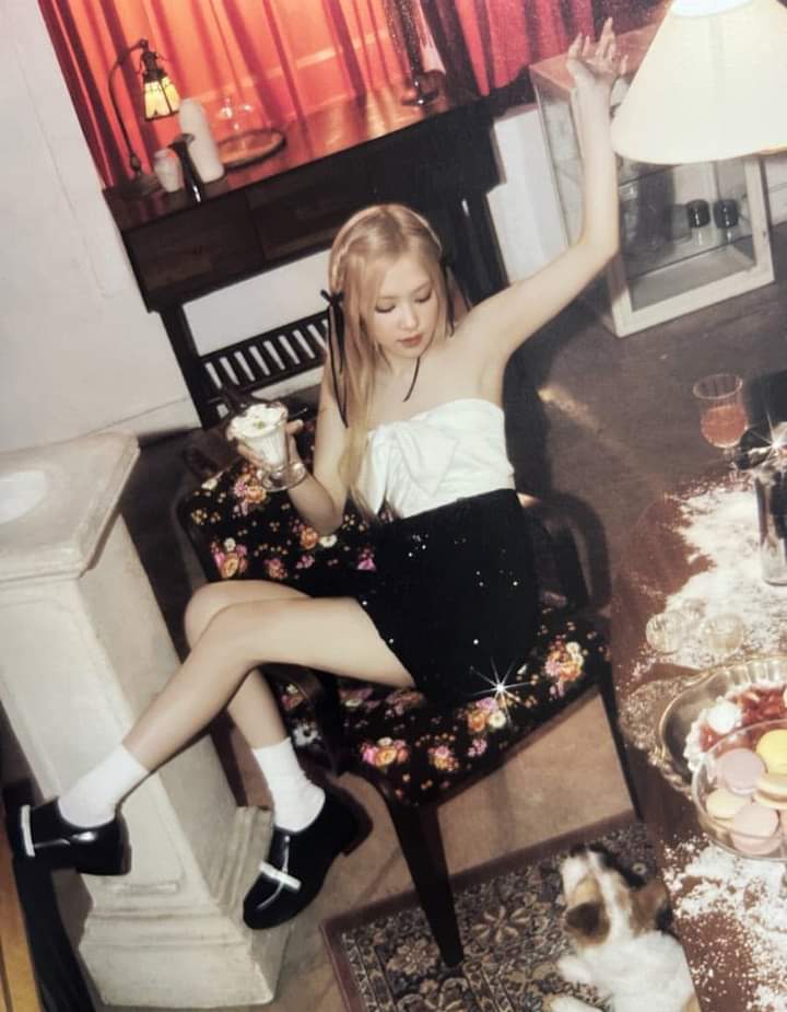 HAPPY ROSÉ DAY
Chúc chị luôn hạnh phúc nha.
#GlobalStarROSÉDay
#장미빛_로제의_생일을_축하해