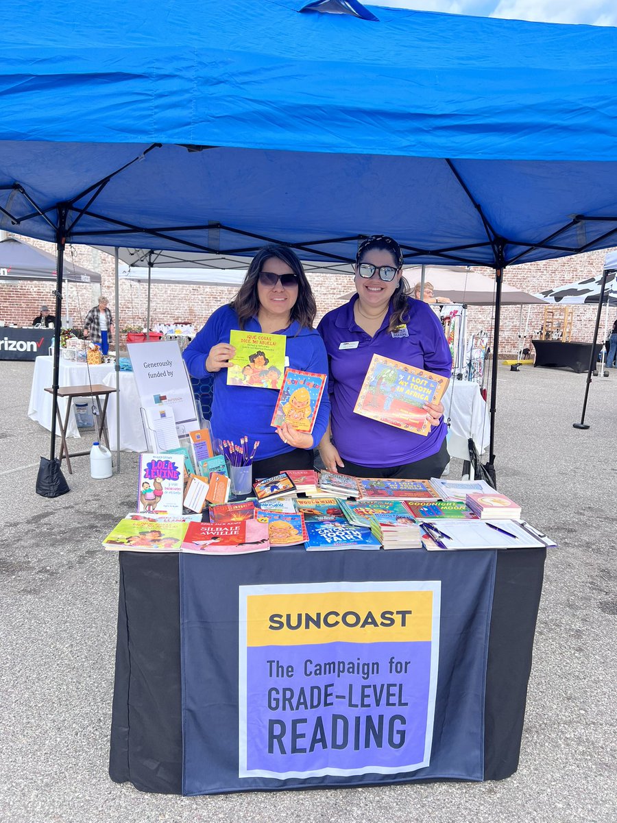 Nos encontramos en el Oak Street Farmers Market de Arcadia,FL. Contamos con gran variedad de libros 📚 para los pequeños !GRATIS! !Gracias! @ThePattersonFdn @SuncoastCGLR De 9:00AM-2:00PM En el estacionamiento de Truist Bank