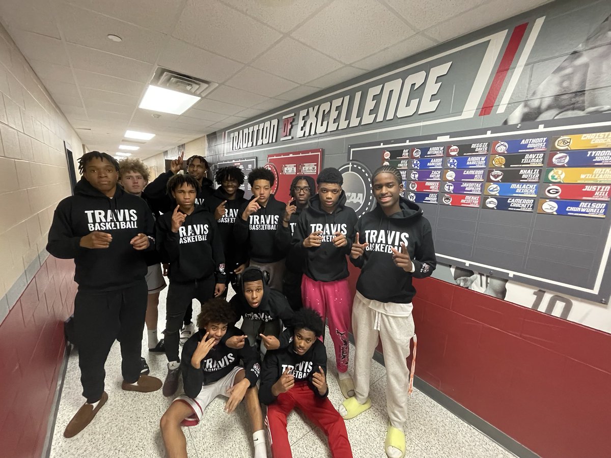 Coach_Pill's tweet photo. Proud of this group of young men. Record of 27-1 with one more to go. District Champions and 2-time Tournament Champions🥇🏆 #Family #USvUS #TheTravisWay @FBISDAthletics @THS_Tigers @TravisHoops https://t.co/1MdTl68dNu