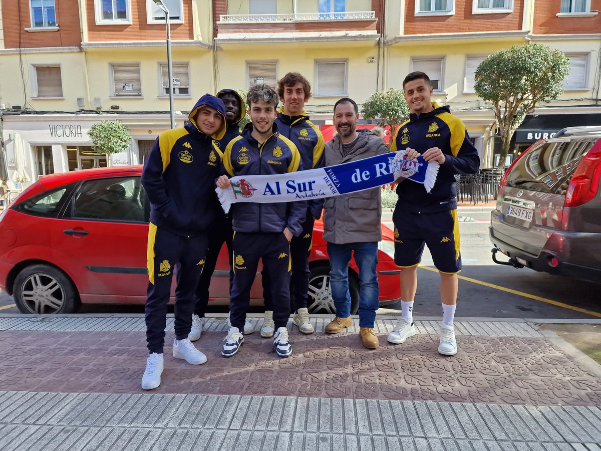 SurdeRiazor's tweet photo. ¡Que nos gusta la 🍍 por el sur!
#ASDRonTour https://t.co/mLMdNbKJPh