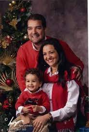 InforTvenezuela's tweet photo. Estados Unidos.

Una mujer fue asesinada por su esposo en una zona residencial de Pembroke Pines, Florida,Miami, el pasado jueves 8 de febrero.
La pareja de Venezolanos eran visiblemente "Felices" ante la sociedad y familiares, sin embargo el hombre identificado como Jorge Sancler la apuñaló en una discusión ocasionándole la muerte durante el traslado al hospital.
La víctima fue identificada como Verónica Sancler.
El homicida permaneció atrincherado dentro del garaje, hasta que los miembros de Swat pudieron llegar a él ,siendo trasladado al hospital ya que estaba bastante herido por heridas hechas por el mismo.
El suceso ocurrió cuando estaban sus hijos dentro de la vivienda.