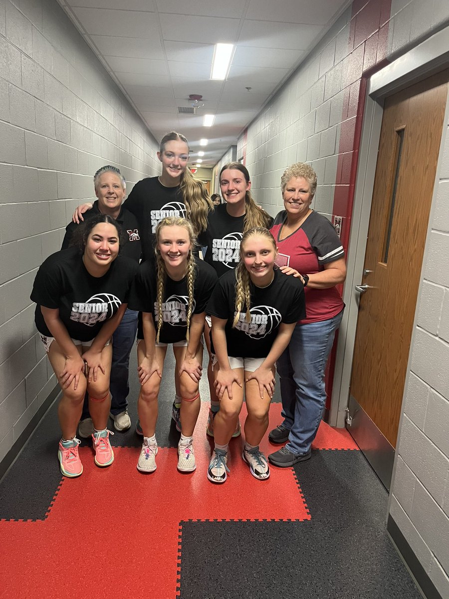 MustangWBB's tweet photo. Middle School Coaches matter! These two coaches, coaches these 5 seniors and made a huge impact in their development. Thank you Coaches, we see you! @MPSmnms @MHSBroncoSports @MustangReview https://t.co/nvGsGvdbaO