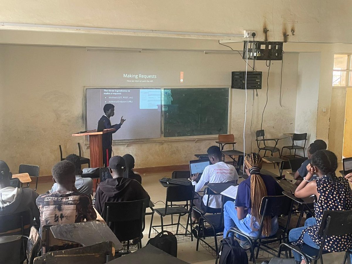 NimrodWalwe's tweet photo. API 101 Postman Student Community Chuka.. All attentive as we juggle the power of postman development platform and delve deep into the foundation of APIs https://t.co/gfuFvKVaDV