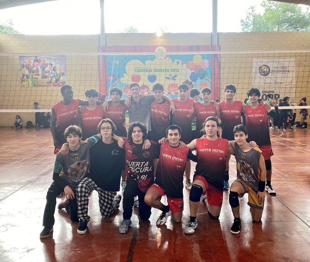 CDJPuertaOscura's tweet photo. 🔴 VOLEIBOL JUVENIL MASCULINO ROJO
3 🆚 2
🟢Fundación Victoria
@LigaAFADE 🏐
#SiempreJuntos https://t.co/s24YLGtsOS