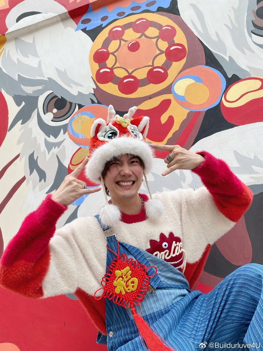 Build_FamilyFC's tweet photo. Weibo updated [10022024]  Wish you all get rich 🐲💙✨

🔗  https://t.co/H6Iu1aJKbZ

#BuildJakapan @JakeB4rever 
#Beyourluve https://t.co/Yi09Ac7Ng6