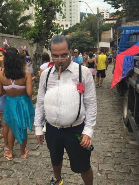 PomboMilGraau's tweet photo. E meu amigo que foi fantasiado de Eurico Miranda pro Carnaval KKKK
KKKKKKKKKKKKKKKKKKKKKKKK https://t.co/8ZPeKx2ELf