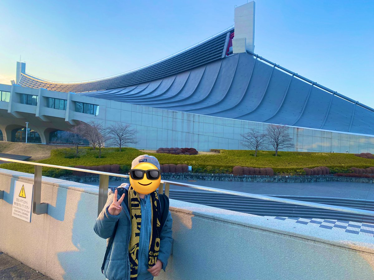 yoppi1012's tweet photo. 今日は息子と参戦してきた🤩ラルクのキラキラタオルは小さい頃寝る時にこれがないと寝れなくてほんとお世話になった🥹ぼろぼろになったタオルを持って参戦！いい思い出になった💓余韻にひたって寝れない～😭 https://t.co/SRloGwmVZ3