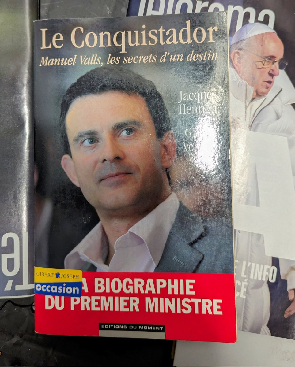Nain_Portekoi's tweet photo. Imagine tu es un arbre magnifique, tu as grandis pendant des années, tu as lutté contre le réchauffement climatique en absorbant du CO2 et puis on te coupe, on te déchiquette, on te transforme en papier... Et tu sers à imprimer la biographie de Manuel Valls par Gilles Verdez. https://t.co/GPwEqP7Crq