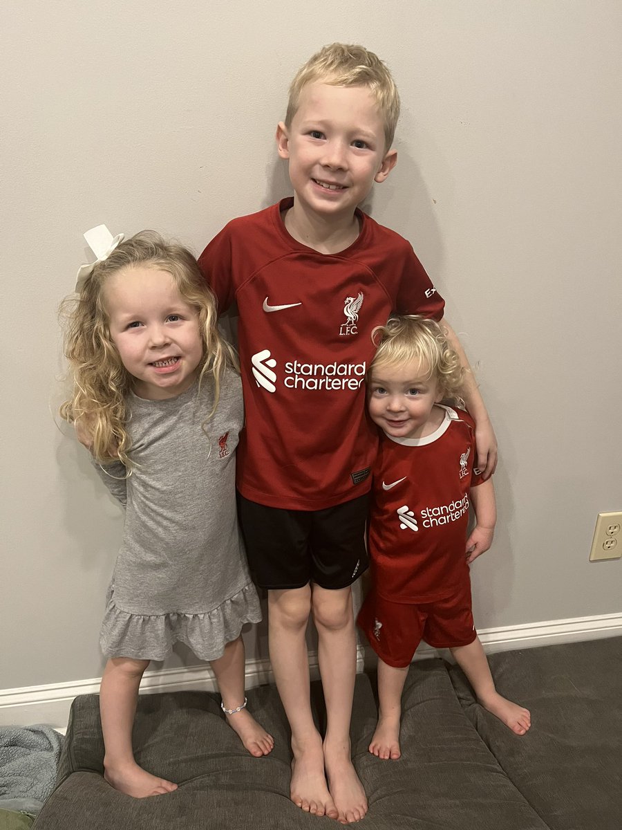 drewpeele's tweet photo. A full family affair!
@PLinUSA @NBCSportsSoccer #myplmorning #LIVBUR #ynwa https://t.co/Vw0qzbU0P9