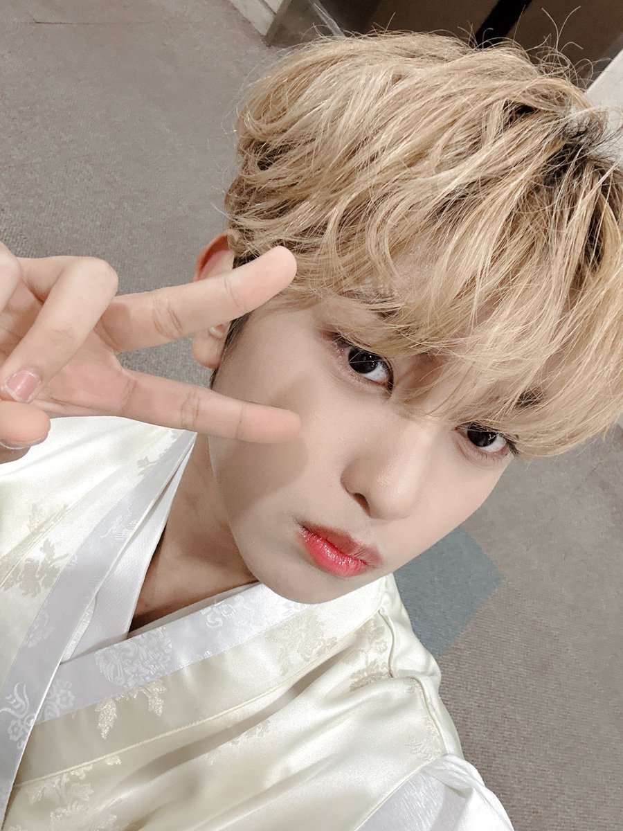 HORI7ON_twt's tweet photo. [🐰] Happy Lunar New Year!! 🐉⭐️
새해 복 많이 받으세요!! 

I wish all of us a bright year ahead this 2024!! ❤️❤️

#HORI7ON #호라이즌 #MARCUS #마커스 https://t.co/3DMfgxuk7j