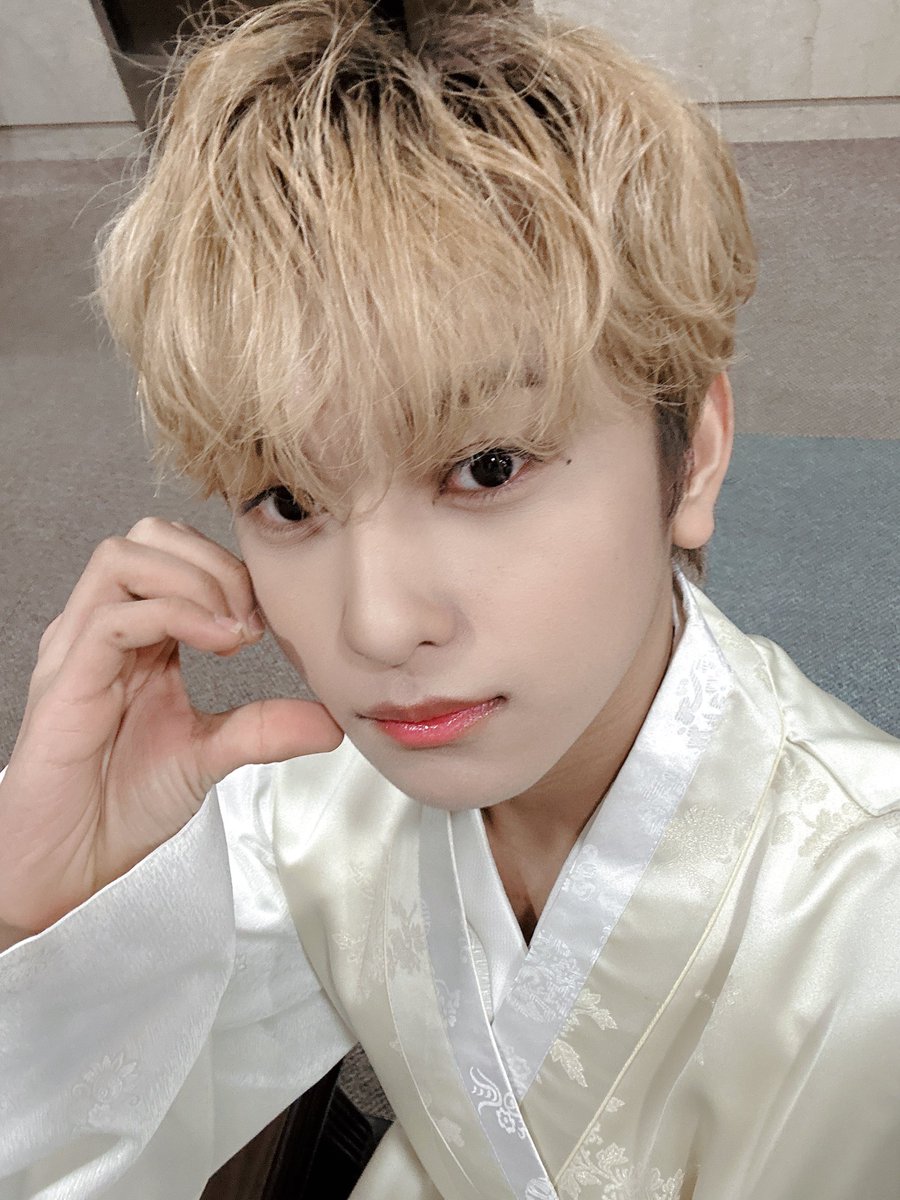 HORI7ON_twt's tweet photo. [🐰] Happy Lunar New Year!! 🐉⭐️
새해 복 많이 받으세요!! 

I wish all of us a bright year ahead this 2024!! ❤️❤️

#HORI7ON #호라이즌 #MARCUS #마커스 https://t.co/3DMfgxuk7j