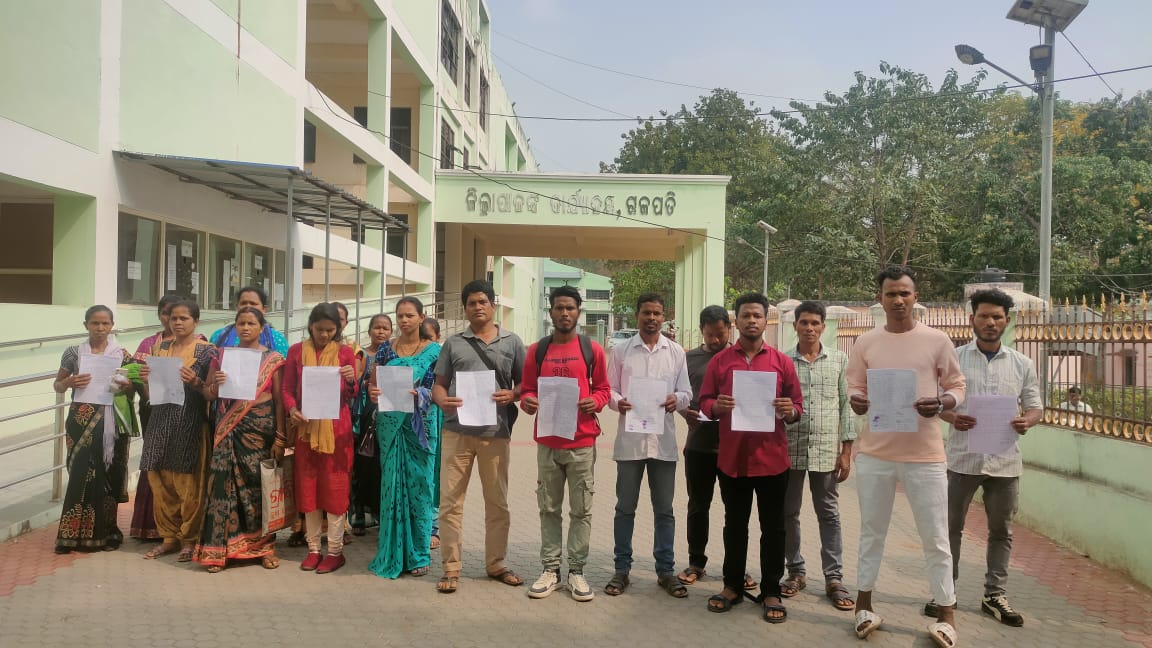OVSAGajapati_'s tweet photo. Agitation by WSHG members and farmers at cdvo office and Collectorate, Gajapati due to mass leave protest by Veterinary doctors of Gajapati District .#OdishaVetsOnProtest #justiceforOVSA 
#vetsdemandjustice
@BKArukha 
@AtanuMLA 
@saraka_fan 
@KeshariDeb @CMO_Odisha @MoSarkar5T https://t.co/PWNf1ktIMC