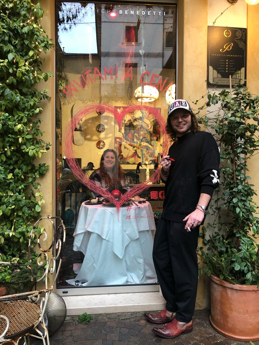 Benedetti1957's tweet photo. 💗 Corte Sgarzarie pronta per San Valentino! 💗

#captureyourlove #fotografailtuoamore #ceramichebenedetti https://t.co/u3u5iTIaNH