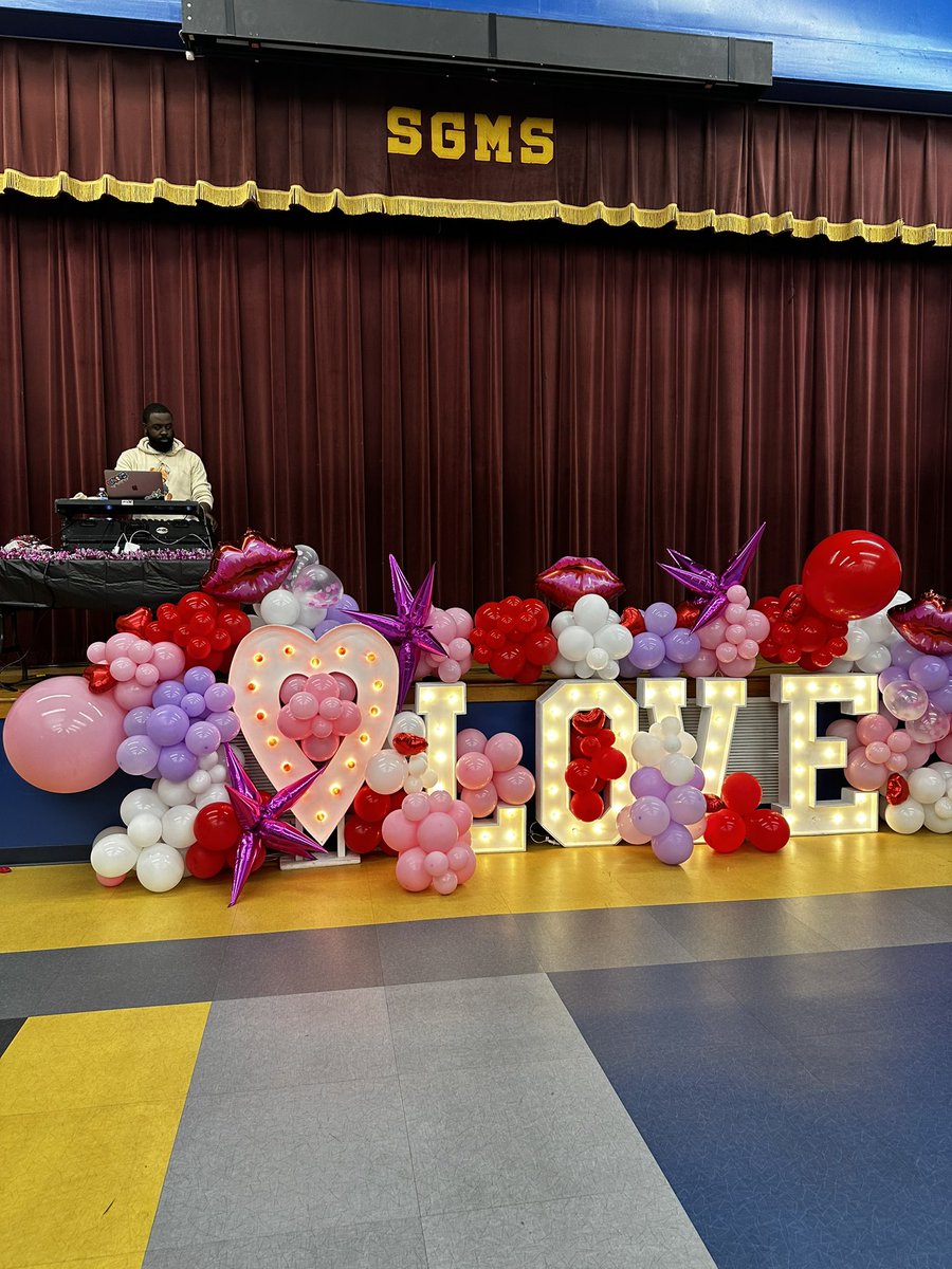 akjohnsonEdS's tweet photo. Our 2024 Sweetheart Dance was so much fun!!!! Our students and staff looked great!! @SGTheBestNest @LibertyCoSchool @involved_in #SnelsonStrong #TheFutureStartsHere #EPIC https://t.co/PHuV6ebfsL