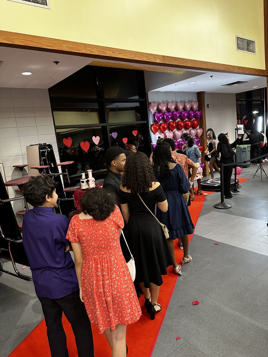 akjohnsonEdS's tweet photo. Our 2024 Sweetheart Dance was so much fun!!!! Our students and staff looked great!! @SGTheBestNest @LibertyCoSchool @involved_in #SnelsonStrong #TheFutureStartsHere #EPIC https://t.co/PHuV6ebfsL