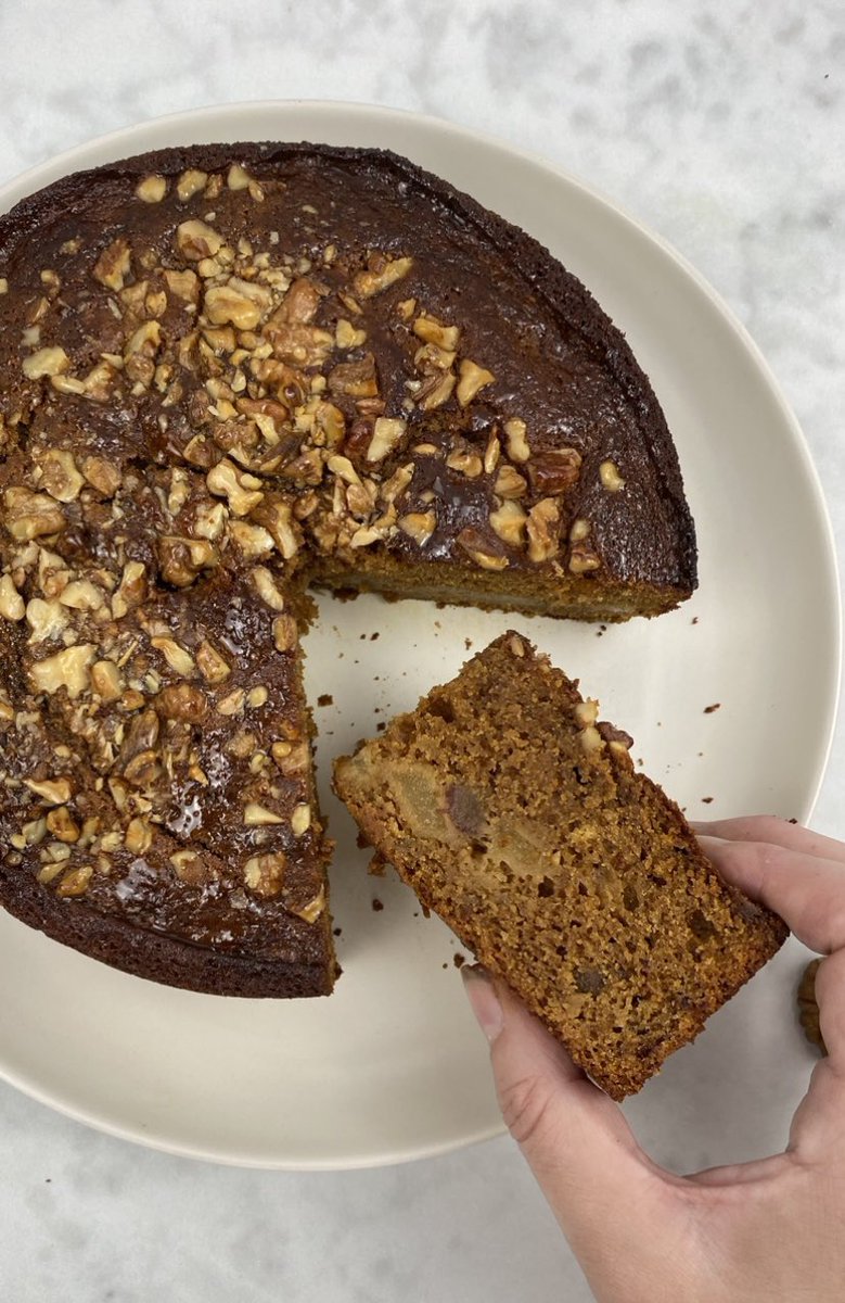 🍰 Sticky Pear, Date & Ginger Cake 
Recipe: sarahsslice.co.uk/post/pear-date…
This has been an extremely popular recipe on my blog and I have had lots of lovely feedback!
#foodie #cake #cakes #easybaking  #baking #bake #recipes #recipe #bakingtime #recipeideas #foodies #sarahsslice