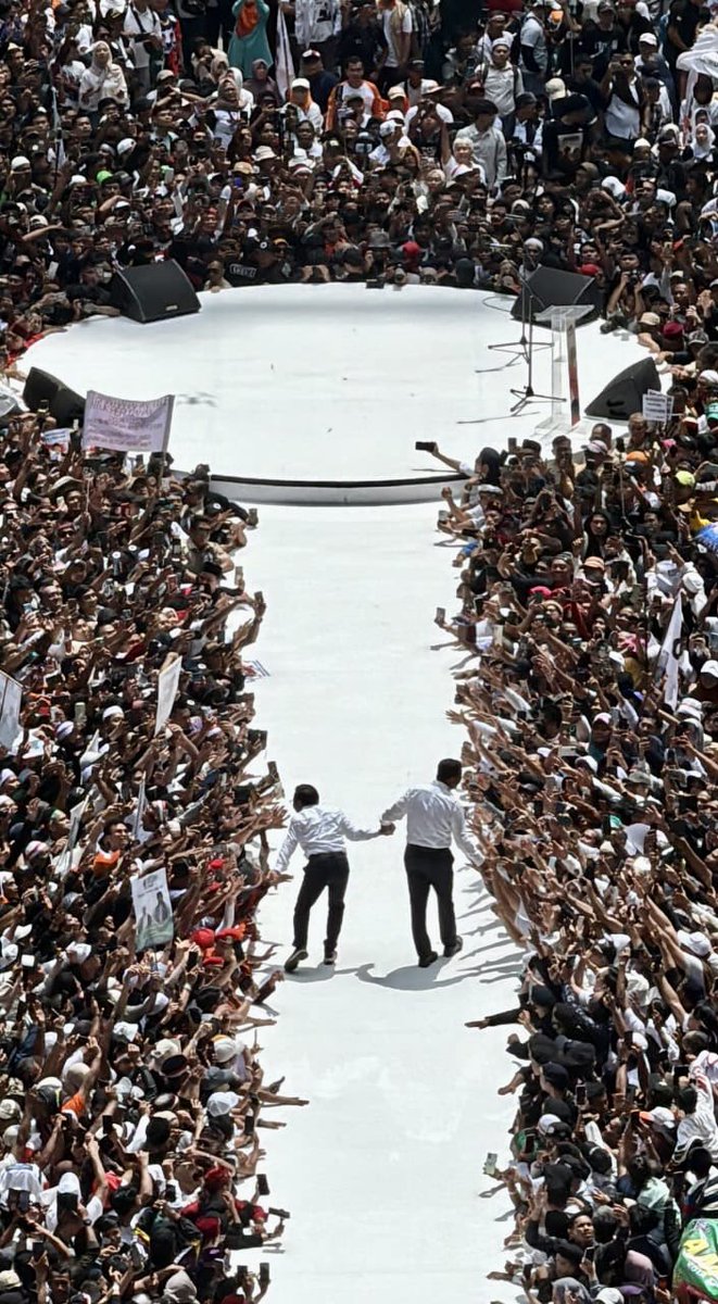 Foto keren hari ini. Abah <a href="/aniesbaswedan/">Anies Rasyid Baswedan</a> yg lovable dan Gus <a href="/cakimiNOW/">A Muhaimin Iskandar</a> yg real gemoy 😁. Semoga Allah ijabah semua doa2 kita utk kebaikan bangsa ini. Aamiin
