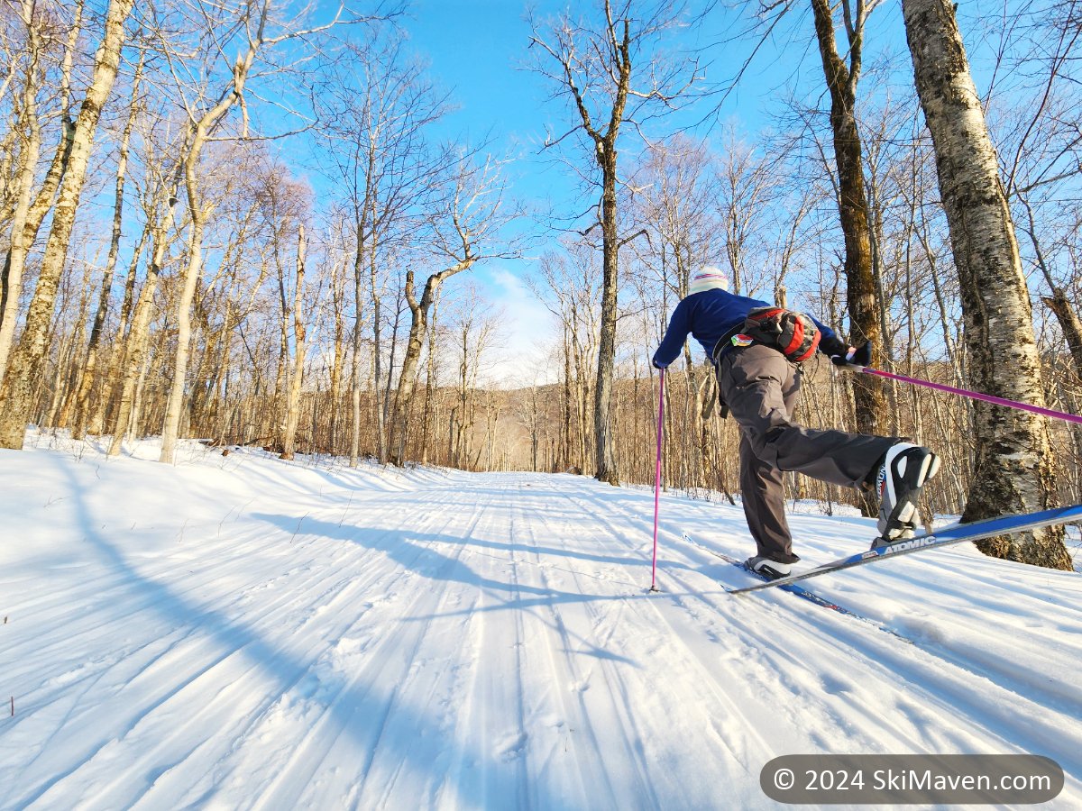 Soft snow, sunset and skinny skis to end our work week!
skimaven.com/post/late-afte… 
Are you getting on the snow this weekend???

#vermont #xcVT #SkiVT #nordic #xcSkiing #xcSki #SkinnySkis