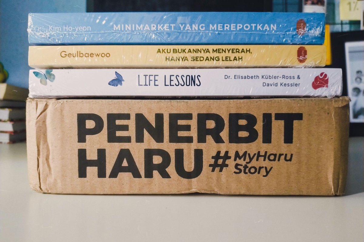 hamadasatara's tweet photo. makasih buat yang udah join spaces tadi 🥺 meskipun suaraku serak-serak berserakan 😭🙌🏻 tapi semoga pembicaraan tadi sama @readwithteume tetap ilmu padi 🌾😂!! makasih juga buat @penerbitharu 💗

sesuai janji kapan hari, entar kalo buku lainnya selesai bakalan aku review lagi 🫡 https://t.co/ldMKn9eVDb
