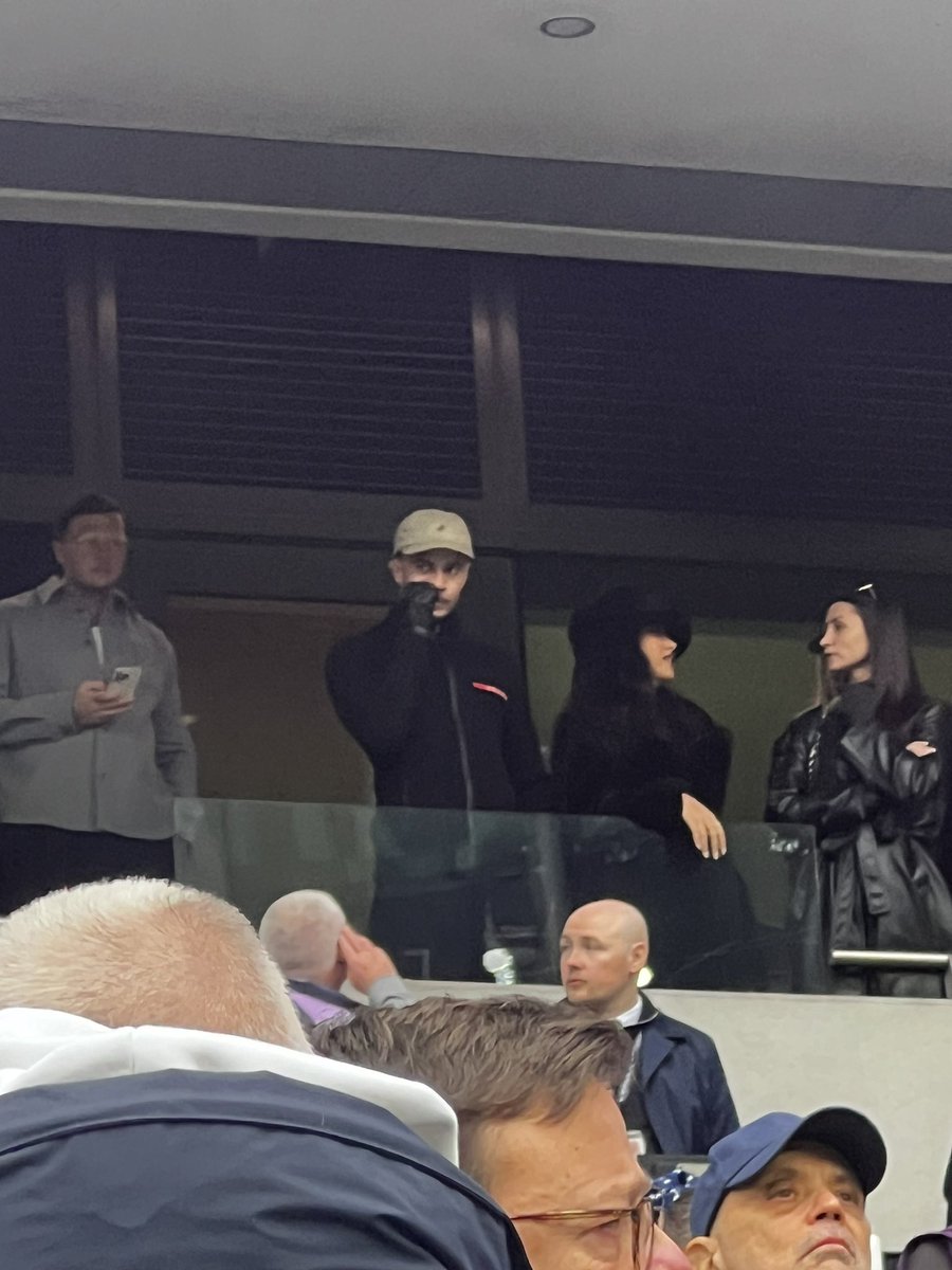 Peters_7264's tweet photo. Dele Alli at the Tottenham Hotspur stadium today. What’s he doing? https://t.co/YeXpiPFNjF