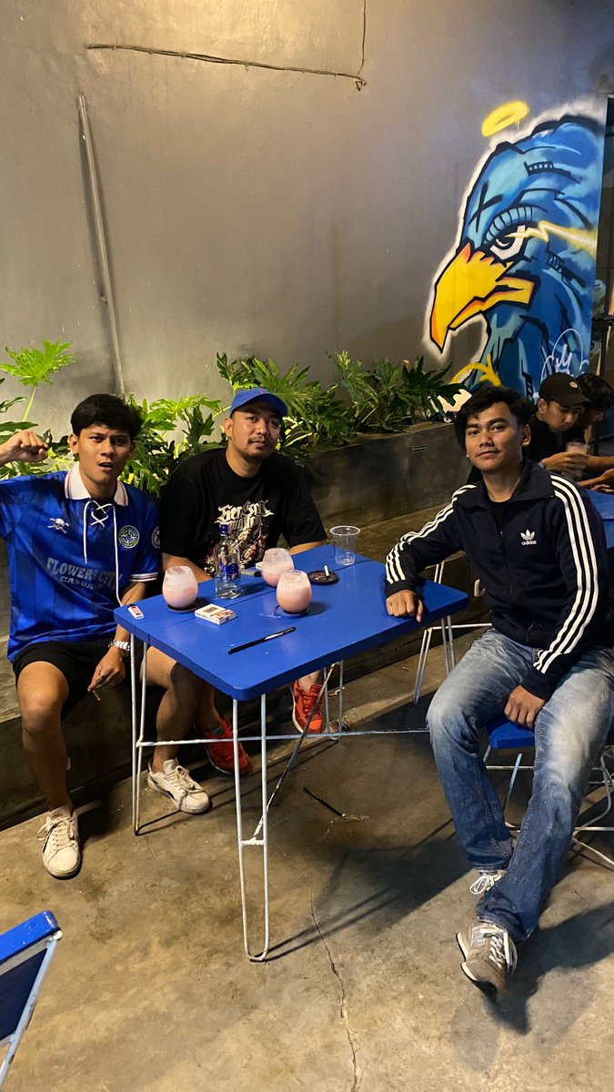 aldodwi__'s tweet photo. Dek nongki di mana mana ge botol kaca mah kudu aya nya @0231Crew 🤭 https://t.co/I0LbG1uNCH