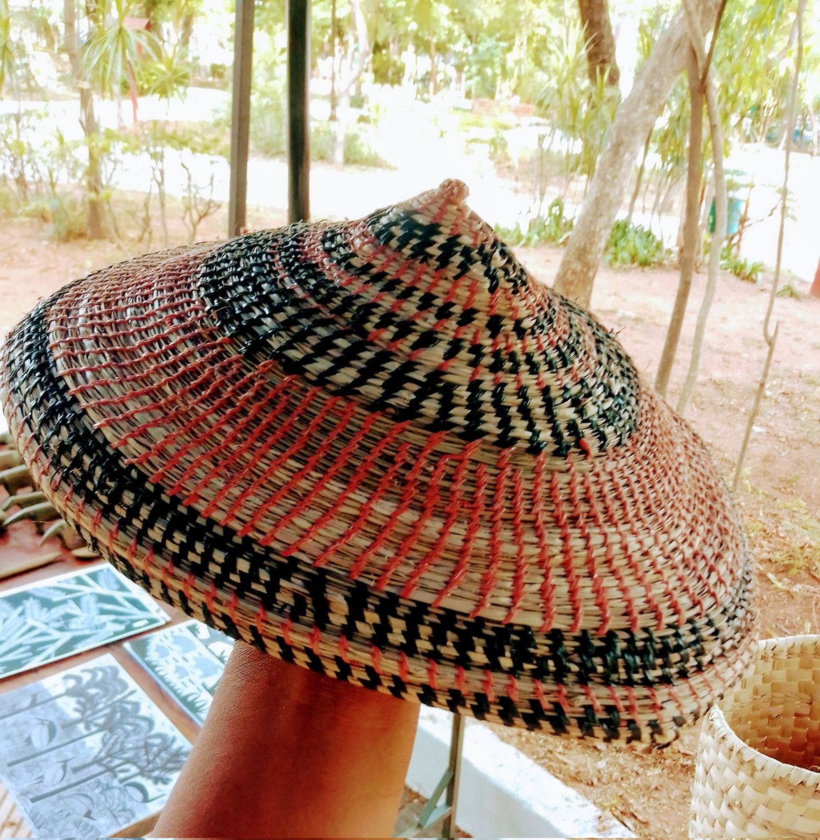 Hola muy buenas tardes a todos aquí les muestro otros sombreros son de 70.000 c/u