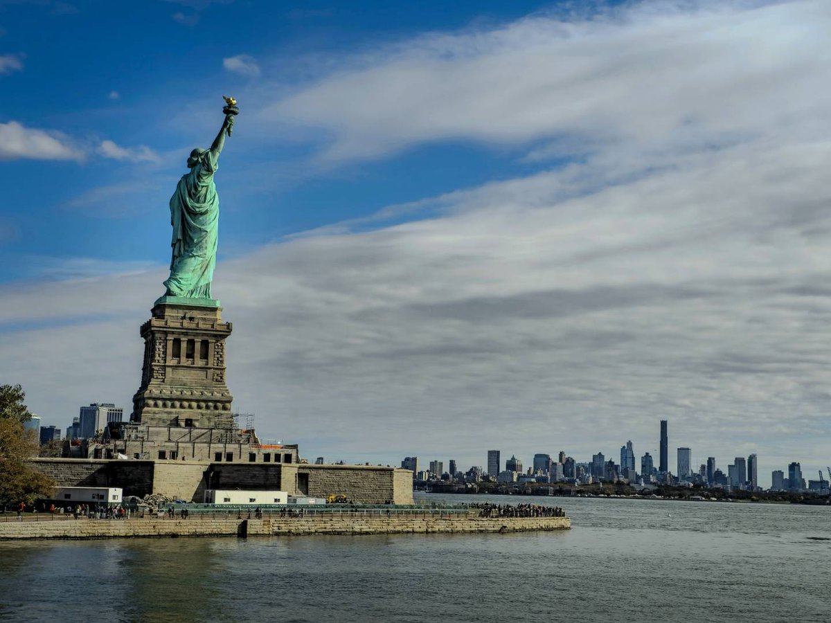 vfuzul's tweet photo. #statueofliberty #photography #newyorkcity #travelphotography #magicplace https://t.co/3ndBC0x6gT