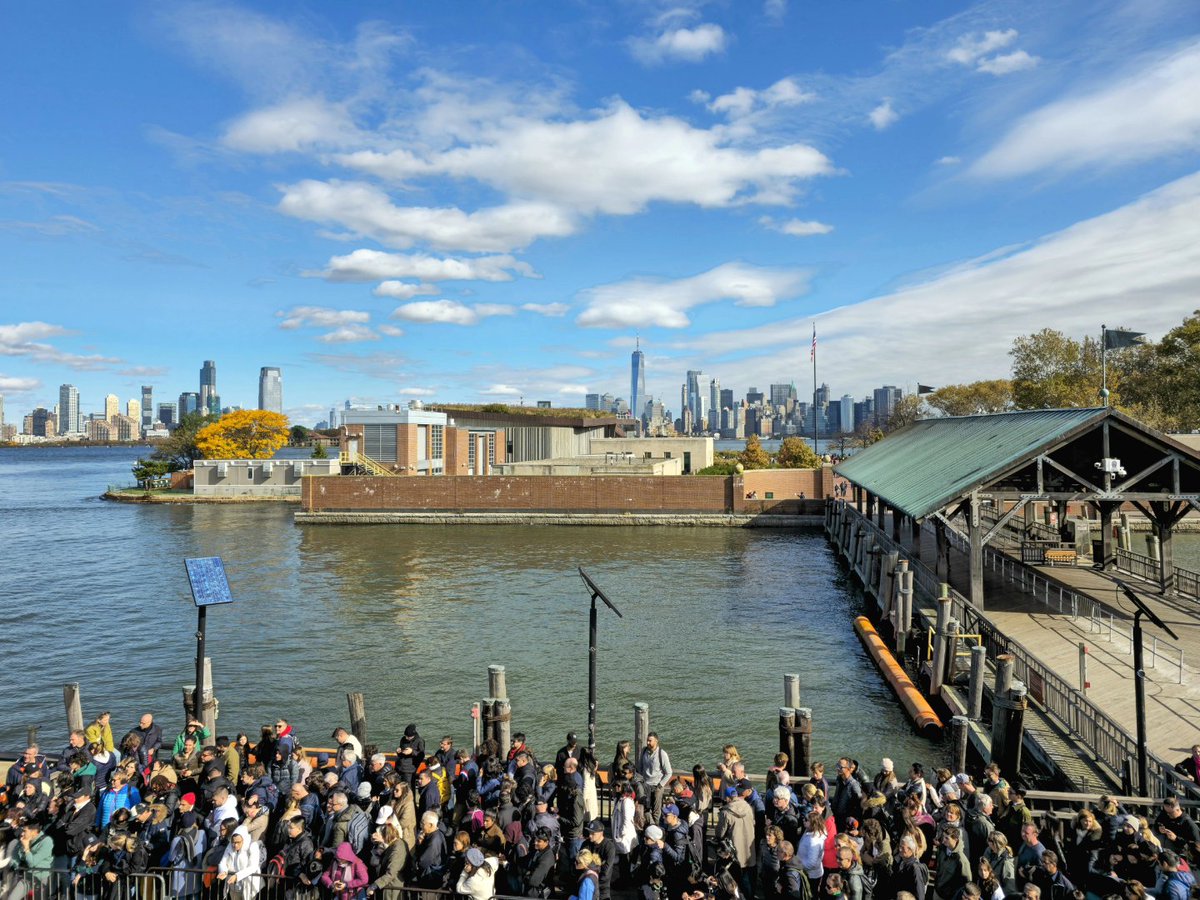 vfuzul's tweet photo. #statueofliberty #photography #newyorkcity #travelphotography #magicplace https://t.co/3ndBC0x6gT