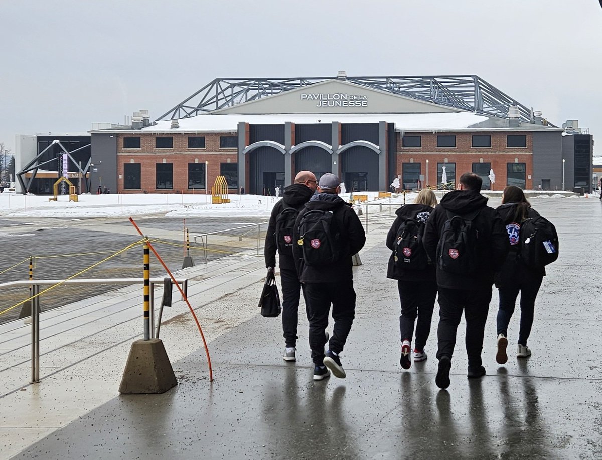 Coaching and management staff making their way to the rink this morning, for our 2nd exhibition game of the trip!

#Eliteplayerpathway 
#ENTPITCH