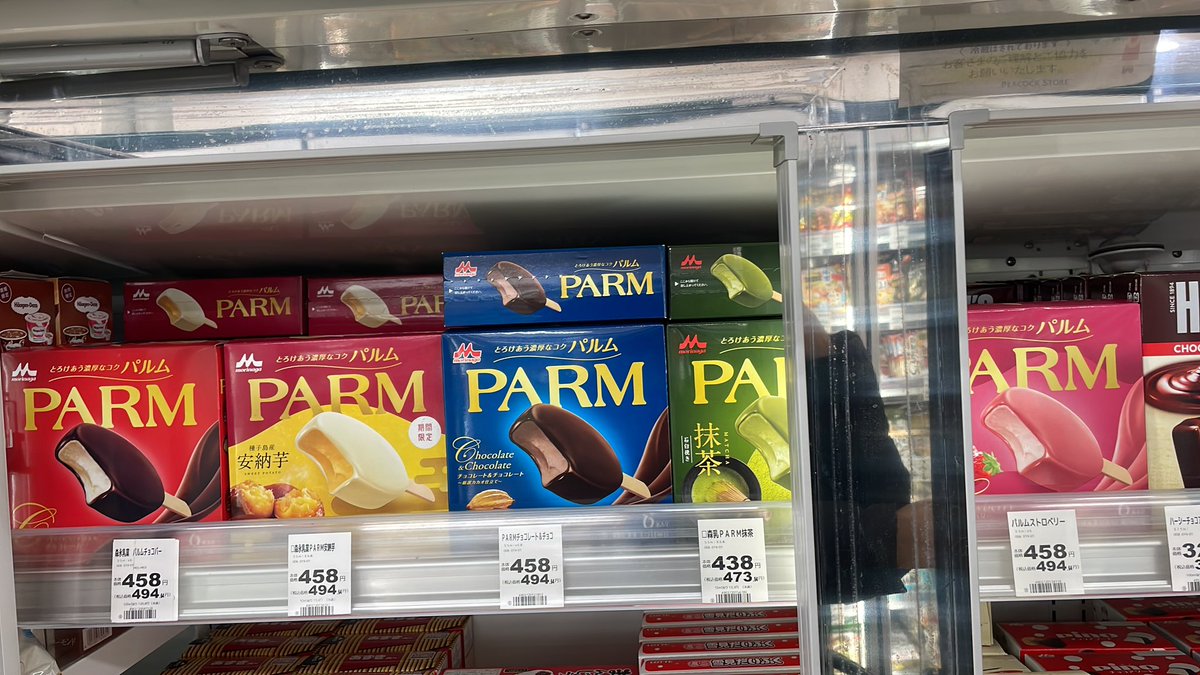 Kalo kalian ketemu eskrim gini bakal ambil rasa apa??
Cklt vanila, vanila ubi, cklt cklat, matcha atau strwberry??