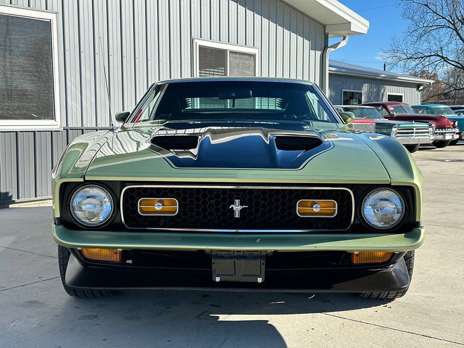 1971 Ford Mustang Big Horse - badass car ‼️‼️ Click to read more : t.ly/2Xa45