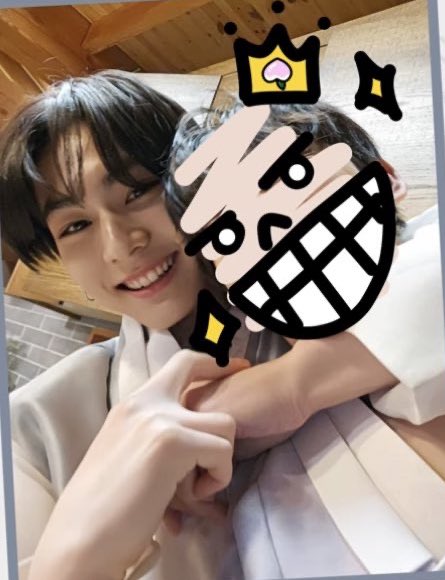NO BUT CAN WE TALK HOW JUNGWON IS HAPPY AND HIS EYES SMILING FACE GLOWING WHILE HIS SUNOO HYUNG STRUGGLING IN HIS ARMS🤣 I NEED SOMEONE TO LOVE ME AS JUNGWON LOVES SUNOO