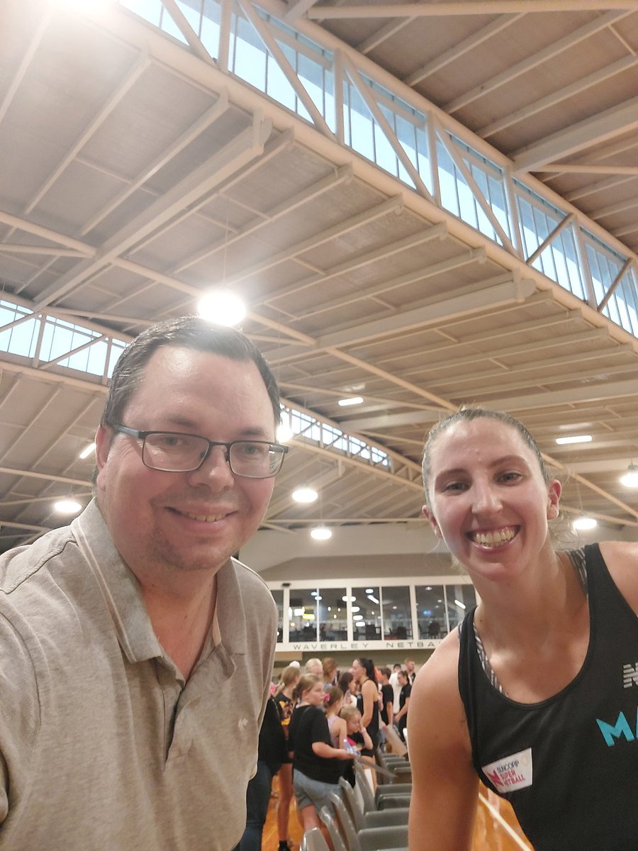 Photos with some of the @MelbMavericks after tonight's game. Thanks to Kim, @taylafraserr, and @parmenter_amy for the chat and photos. 1/2 #GoMavs #nettytwitter #netballchaos