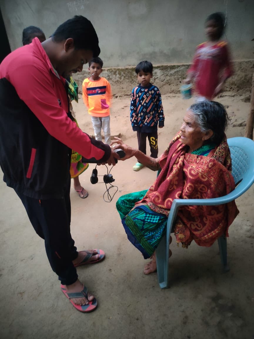DMnabarangpur's tweet photo. #DoorStepDelivery of PDS rice to elderly, differently-abled & ill beneficiaries. No more struggling, ensuring easy access to food! #PDSDistribution @CMO_Odisha @MoSarkar5T @Food_Odisha https://t.co/M5alNRXKSf