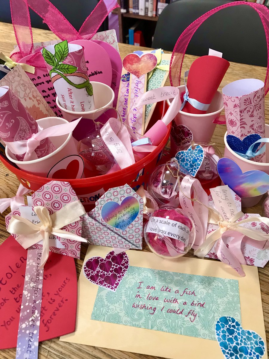 💟Love poems will be placed all over the Senior School this week....
If you find one, bring it to the Library in exchange for a sweet treat!❤️