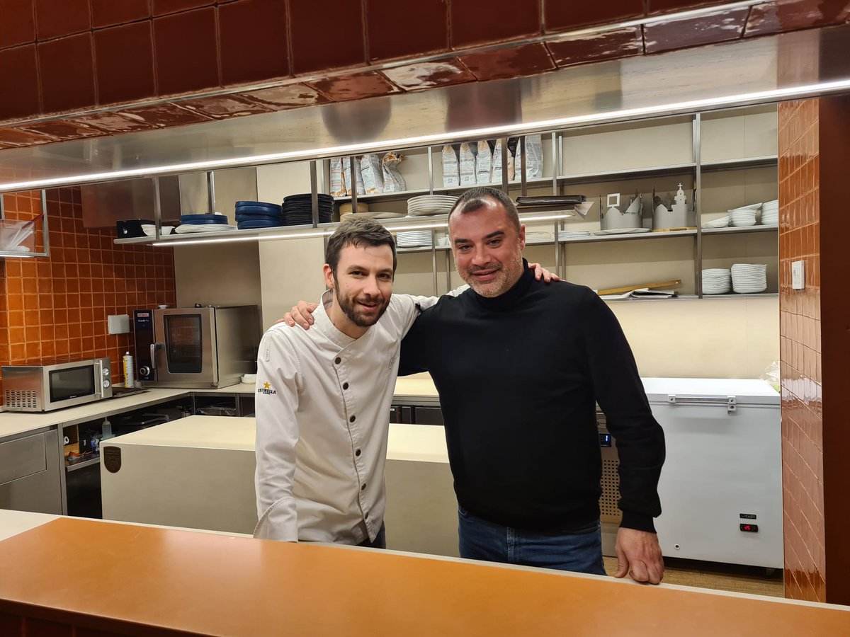 jordi_ballart's tweet photo. 👨🏼🍳
El @NilDulcet és un dels valors de #Terrassa, Premi Revelació de l’Acadèmia Catalana de Gastronomia i Nutrició i xef del #CompartirBCN, on ahir vaig tancar la celebració d'aniversari.
🍽️
Plats d’autor,combinació de sabors,colors,textures... i un servei excel·lent!
GRÀCIES! https://t.co/aEH2CulBp8