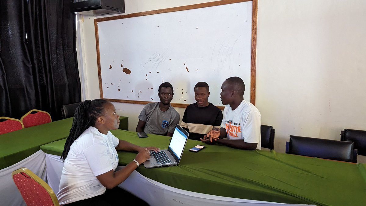 <a href="/ashioyajotham/">#RUTOMUSTGO</a> Participants break into groups to identify local challenges which they can use AI/ML to solve.
#GDGPwani #AI #ML
