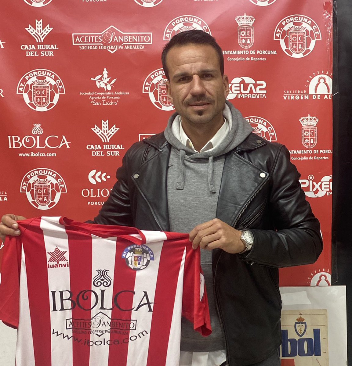 franglez_pro's tweet photo. Feliz de poder aportar mi granito de arena y seguir disfrutando de la pelota un poquito más.

Gracias por el esfuerzo de la junta directiva, la acogida del grupo y por devolverme la sonrisa en un campo de fútbol. 

3meses para la consecución del objetivo, ¡Vamos a pelearlo!💪 https://t.co/ifGeq1BkQ6